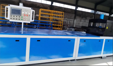 如何通過(guò)拉擠設(shè)備優(yōu)化降低拉擠型材廢品率